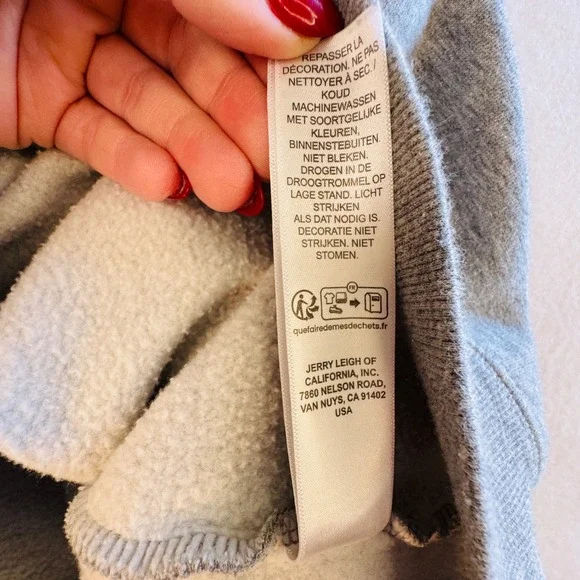 Taylor Swift Eras Tour Crewneck Sweatshirt Gray Graphic Pullover Medium Merch - Picture 6 of 8